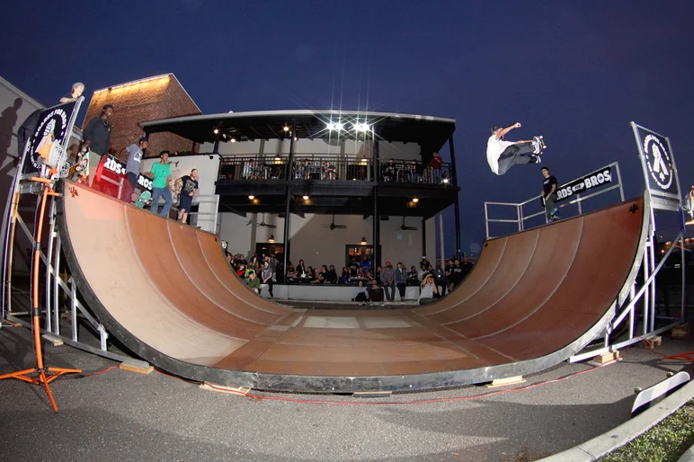 <!--coppertailphotos-->

Alex Hunter flying into the Darkness.