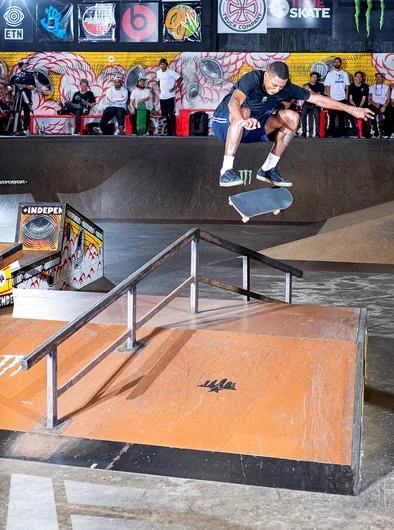 <!--pro18-sat-->

Ishod Wair takes the Kicky Phatty to Flatty.
