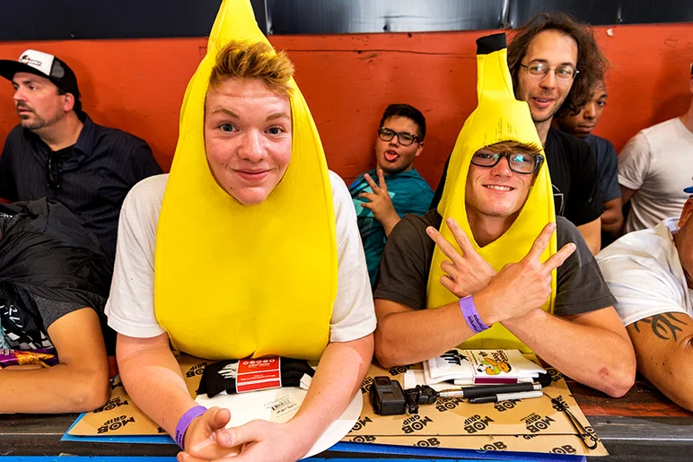 <!--pro17-finals-->

Shut up yuh stupid banana head!  Photo bombers bedamned!