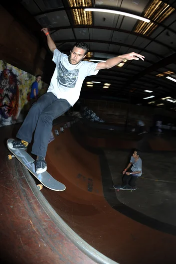 <!--aycz14-->

Treshan O'Shaughnessy has a super stylish smithgrind through the corner in the newest Soft Hoagie Rolls shirt. Proper form, Treshan.


