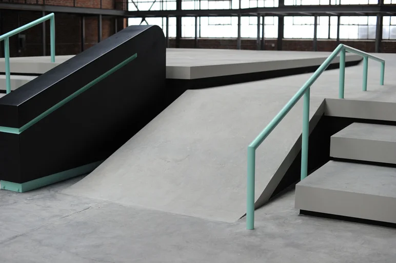 I don't really have any marks I can put here.  I'll save that for you.<!-- Damn Am Los Angeles 2013: Arrival in LA and Construction -->