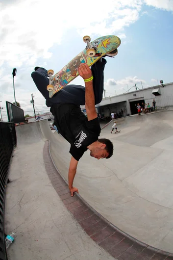 <!--sr15-->

Michael Mavo was skating the 16 & Up division but was warming up in the concrete instead. This One Footed Invert was 1st try.