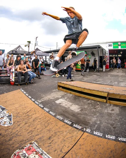 Aight time to move things outside. Matt Savidakis pulled up with the Westside Skateshop crew. Pop Shuvit

<!--goskate24-->