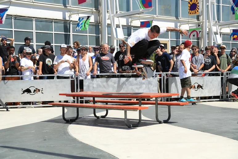 <!--agenda14-->

Lil Shmatty got a few tricks over the table like this nollie inward heel and one of my favorite tricks, a nollie bigflip.


