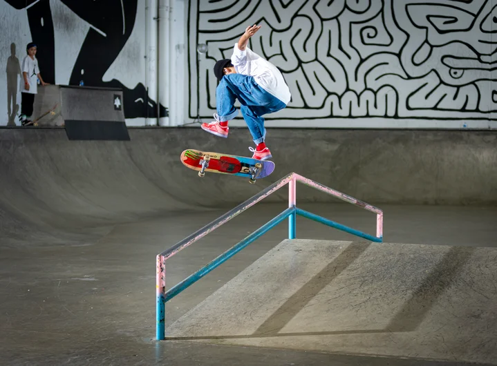 Daiki Ikeda saving face with a Kickflip Front Blunt.

<!--damnamla22finals-->