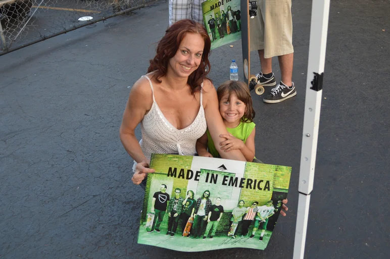 This skate mom brought some kids out to meet Andrew.<!-- Andrew Reynolds at SPoT for the Lakeland Skatepark Grand Opening -->
