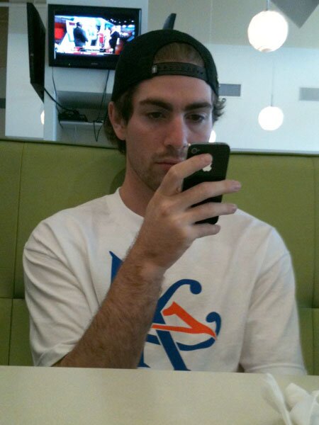 Clem is at breakfast with the texter. Go Mo!