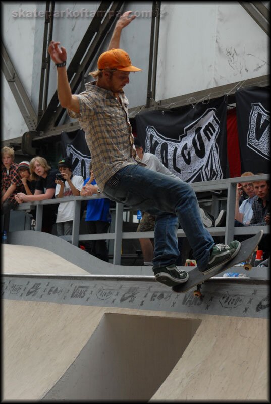 Amsterdam -  Chris Oliver - frontside feeble grind