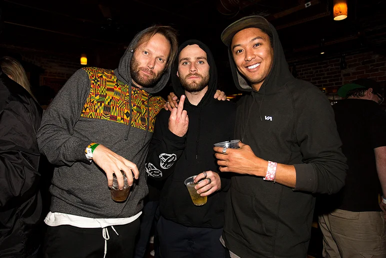 <!--pro16sunnight-->

Social Media Nerds.