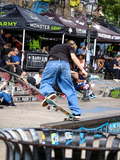 Dylan hanging on to this back 180 nosegrind for the judges

<!--damnamnyc23-day2-->