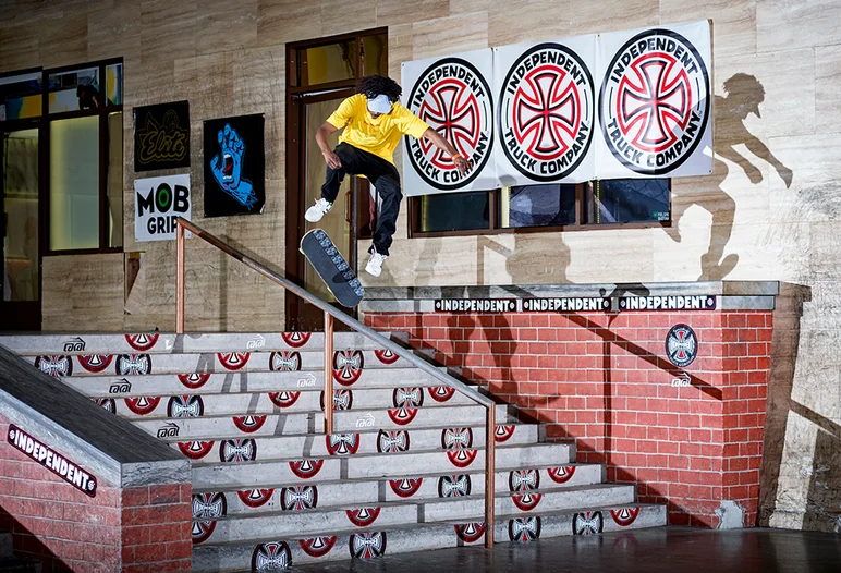 <!--dala19quals-->

Jonathan Henderson takes 3rd with this Tre Noseblunt.
