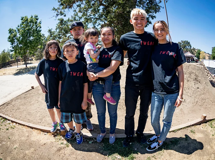 <!--daww16-finals-->

Tweak Fam in duh house!