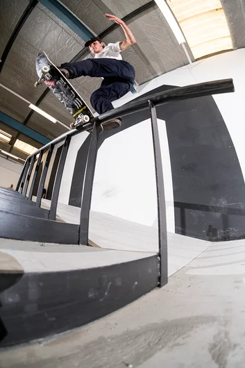 <!--daams17-finals-->

Vincent Milou - Frontside Bluntslide.