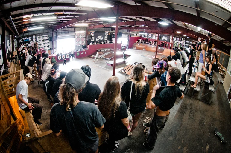 <!--ta14-fd-->

Big crowd on the first day of qualifiers.