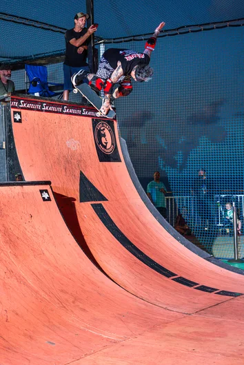 Another angle of the backside air from Hosoi. Look at the shape on that board

<!--floggingmollycruise23-->