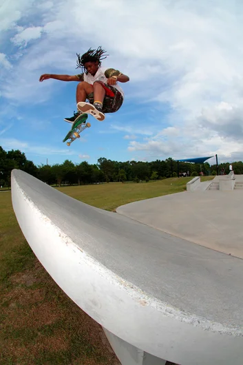 <!--daatlrt-->

Markus - Half Cab Flip to Fakie.