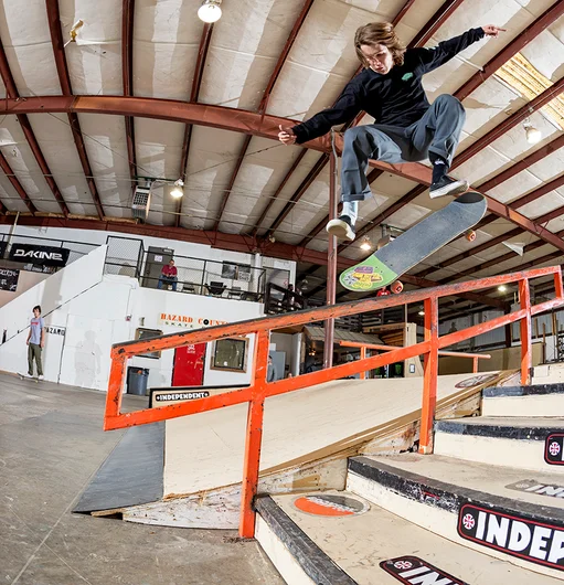 <!--daatl17-bt-->

Marse Farmer comes back for more with a Kicky Crook down the rail.