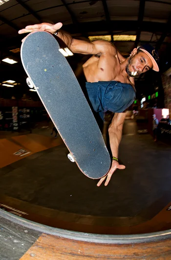 <!--PRO15-THURS-->

Italo Romano makes the crowd ask themselves “did that just happen” with a Kickflip To Fakie.