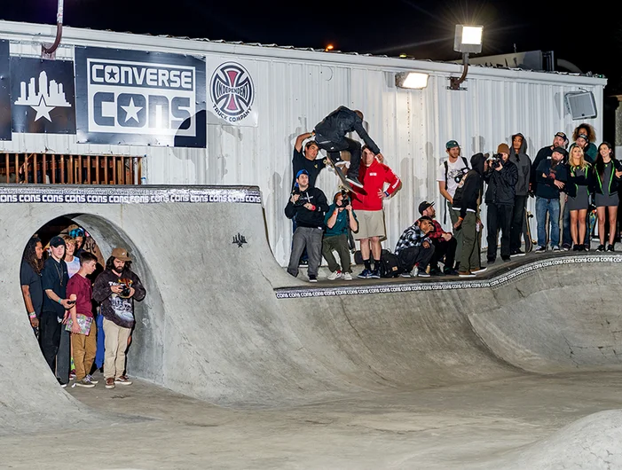 <!--pro17-consjambart-->

Milton Martinez is a beast! Kickflip.