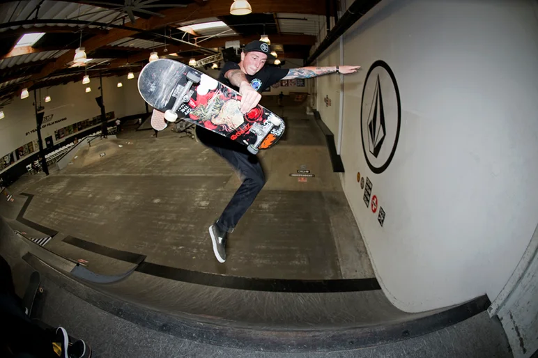 <!--cm151-->

Dylon Carson salutes The Stone with a Boneless.