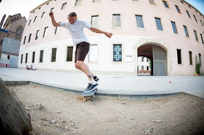 <!--barcygsd-->

The Goal is to do ledge tricks with out having to ollie. This unknown soldier Kickflipped out of this Backlip and all 3 filmers missed it.
