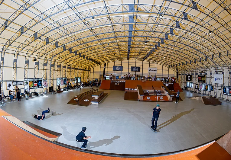 <!--dajapan18-day1-->

This place is crazy man... along with the kids that skate it.
