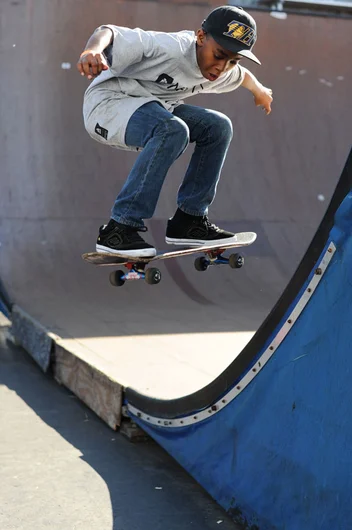 I made a lot of friends out here shooting photos and next thing you know, there's a line-up of requests for stunt documentation.  This is Keenan Lewis snapping off the side of the vert ramp.<!-- Valentine's Day Massacre 2013 Presented by Converse -->