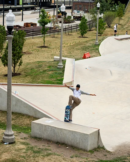 <!--dachi17finals-->

Marcos Montoya Squares up a Front Blunt.