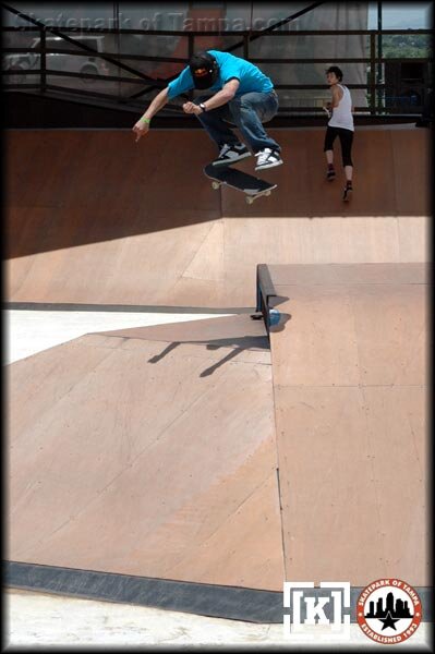 Robert Lopez - gap kickflip