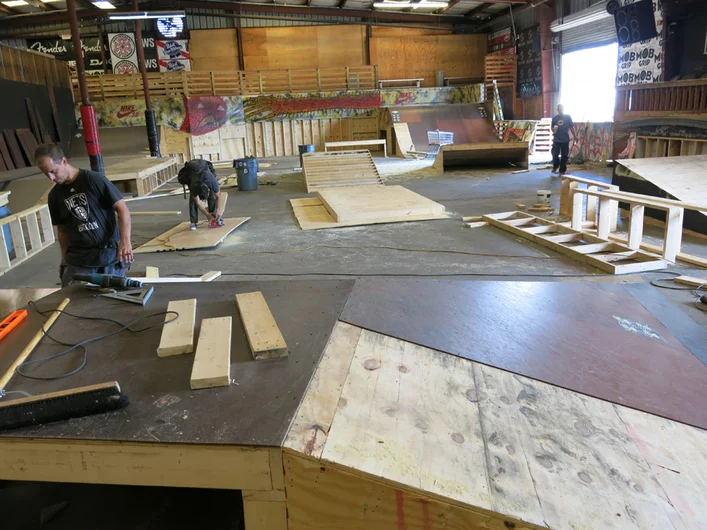 <!--course14-->
Here's a west end shot looking east towards the Kahuna.  Looks like the pyramid is getting a makeover.  I hope this thing sticks around for a while.  There has been some insane shit going down over it lately.