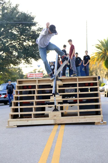 <!--wh15-->

We didn’t get this dude’s name, but he was ripping. That’s for sure. Front Noseblunt- locked and loaded.