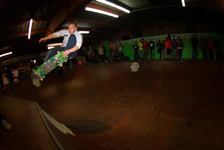 <!--OMBJ16-->

Levi Combs, Lien over the hip.