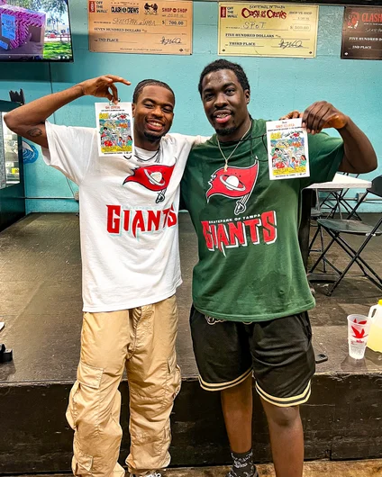 Captain Ish and Gary reporting for autographs.



<!--gasgiantsdemo-->