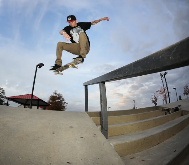 <!-- johhnyRomanoAAnov13 -->

Yonis Molina - Switch frontside 180. He did about 10 of these in a row.