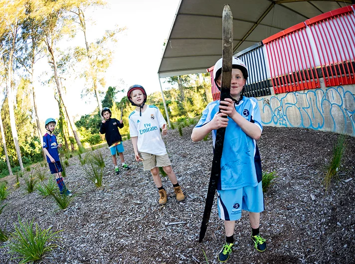 <!--daaus-fri-->

Ran into a Razor Gang behind the park. Heard I was talkin’ smack and almost got me with the shank!