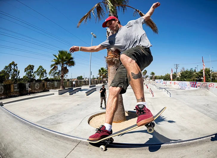 <!--dawwroadtrip16-->

Once Canadian now HBian, Mark Appleyard also greets us; this time with Nosegrind around the palm.