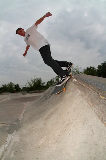 <!--lukeswedding-->

SPoT Maintenance Pat Daly with a BS Smith. Getting his clips too!