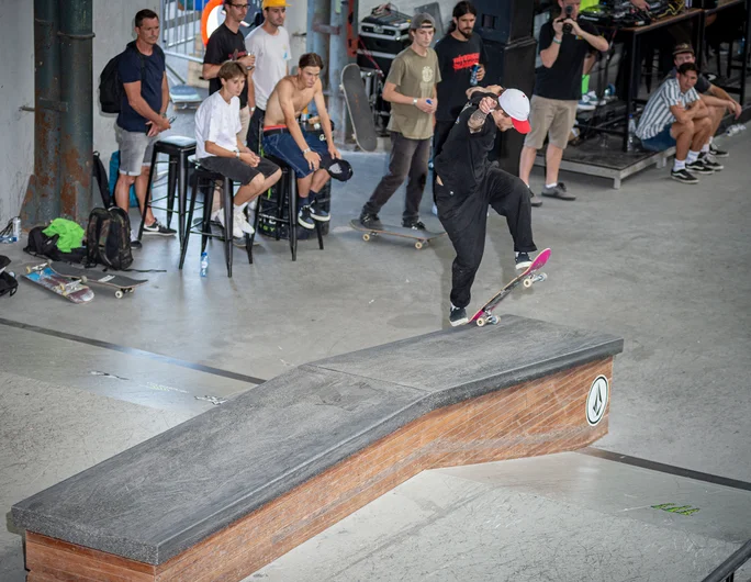 It’s just a Front Blunt on a little Hubba, but it’s a classy trick, Fredrik Tangerud knows what’s up.

<!--damnambreda22qualifiersphotos-->