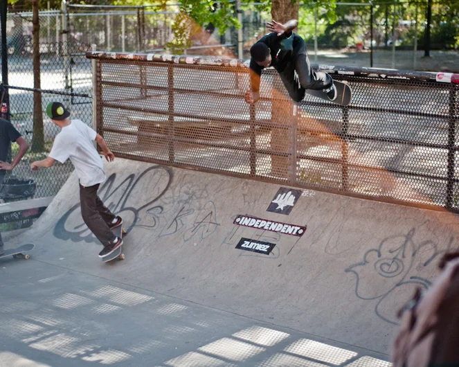 <!--nyc14d2-->

This dude is one of the most fun to watch in the whole comp, Keith Hardy with a high speed alley pop wallride on the fence.