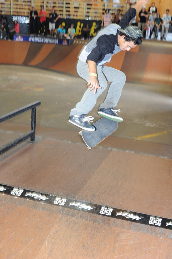 Jake Sykes - switch kickflip