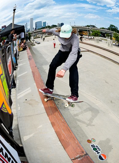 <!--dachi17finals-->

Above the crowds and clouds, Henry Gartland haggles a Frontside 5-O.