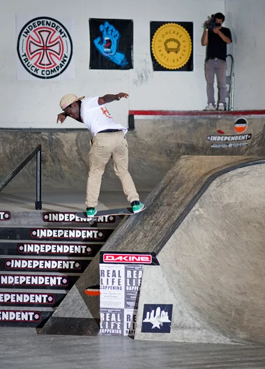 <!--dacm16-quals-->

Zion Wright Backtails the Hubba with conviction.
