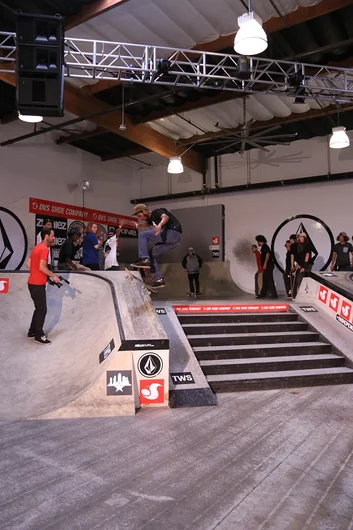 <!-- damnamvolcom14day3 -->

Tislam Smith Kickflip bluntslide