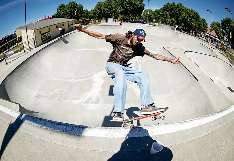 <!--daww16-day2-->

Bobby Long finds the high point of Woodward west and grinds the ever living shit out of it.