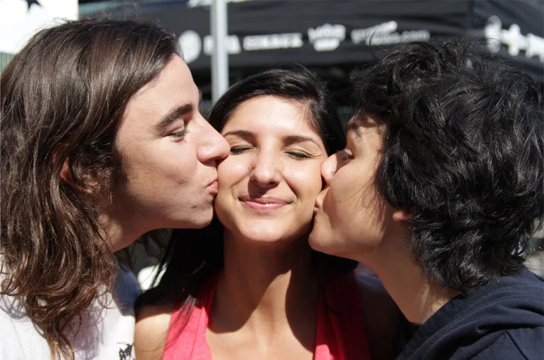 Sierra sandwich with Ryan Reyes and Trevor Colden.<!-- Damn Am Costa Mesa 2013 Presented by Volcom -->