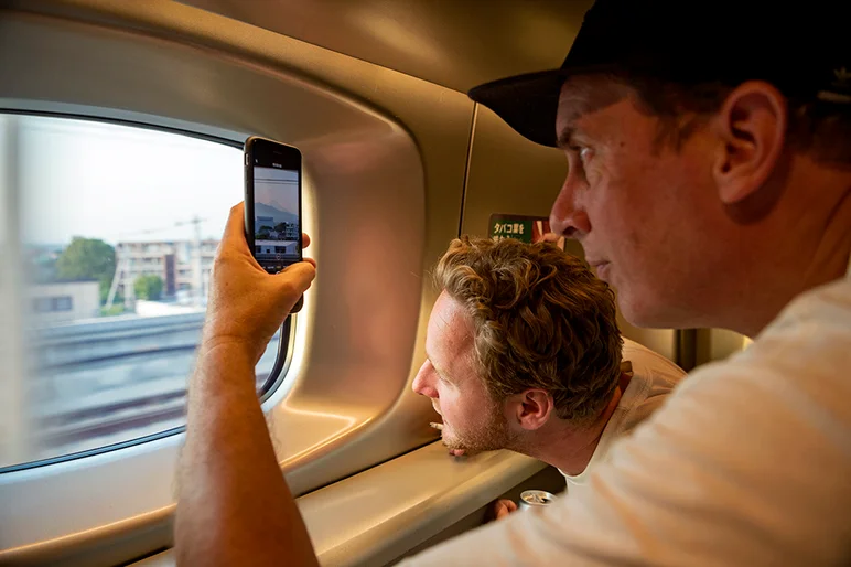 <!--daja18-day1-->

Big Milly and Glancy spot Mount Fuji.
