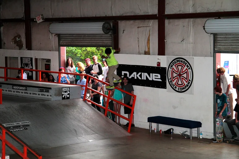 <!-- damnamATL2014saturday -->

Niko Howard getting a back lip down the death rail.