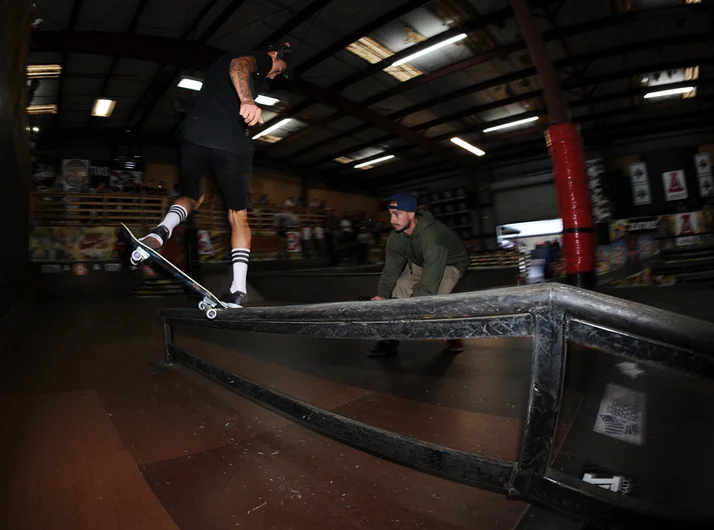 <!--aycz14-->

Nyjah and Jaws put on a short demo before the finals. Here's Nyjah spinning his way into this 270 noseblunt.















