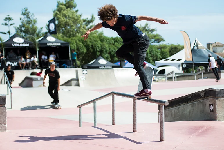 <!--daportsat-->

Nassim again with a perfect and stylish backside overcrook.