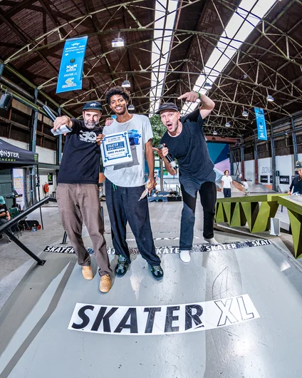 Congrats to Reemy Aniceta on 3rd place with his 360 Double Kickflip Frontside Lipslide. I promise you that if I shot a photo of this trick it looked insane so just peep the SPoT Life edit to see it go down instead


<!--damnamnetherlandsday2besttrick-->